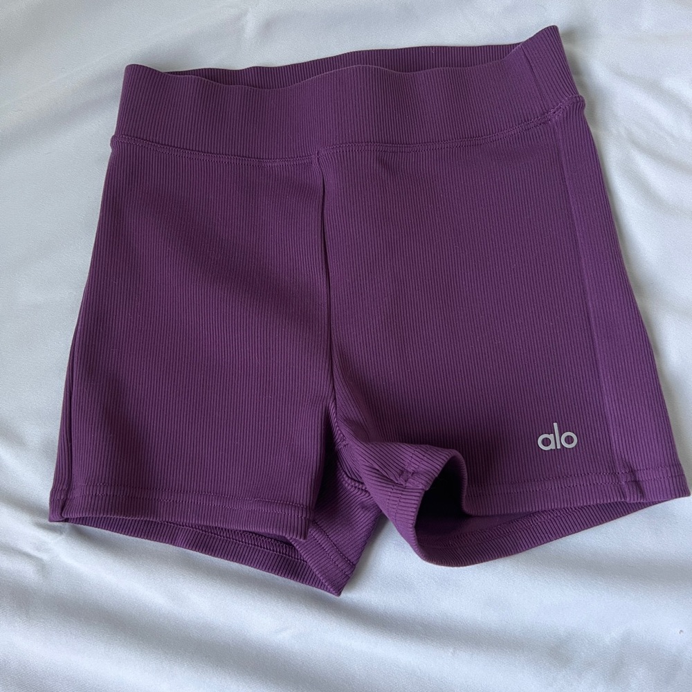 ALO Yoga ‘Goddess Ribbed High Waist Hot Short’